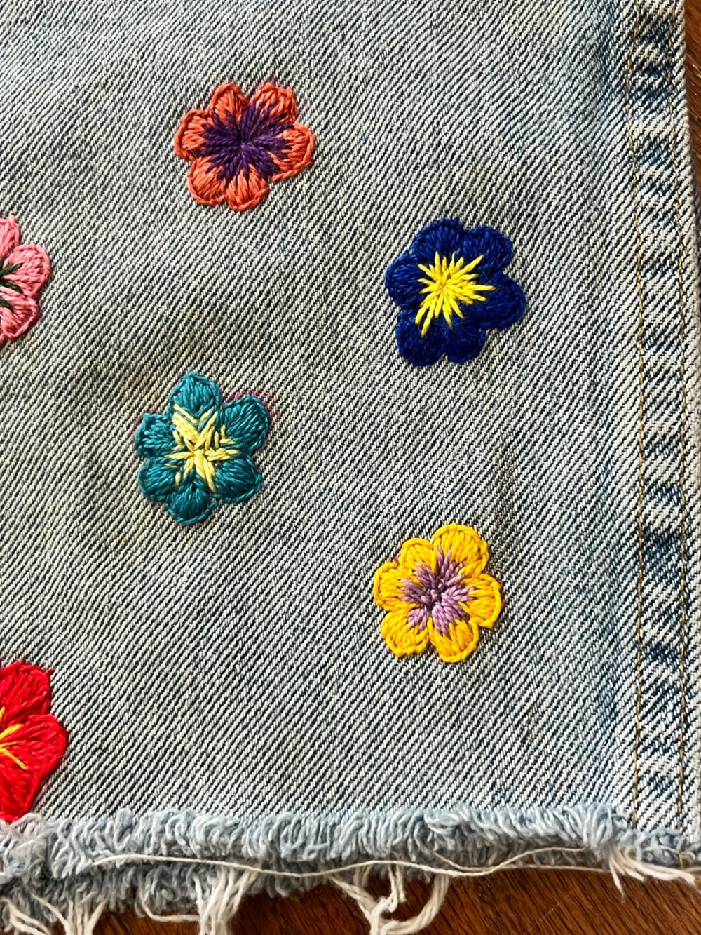Hand embroidered grunge cut off Wrangler faded denim shorts-XL - Picture 8 of 9